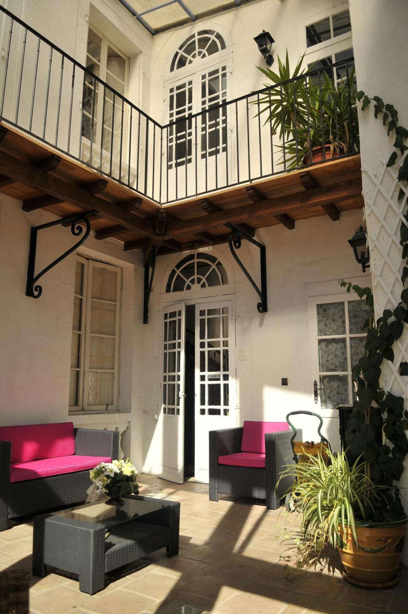 Hotel Des Consuls Castelnau-de-Montmiral Eksteriør bilde